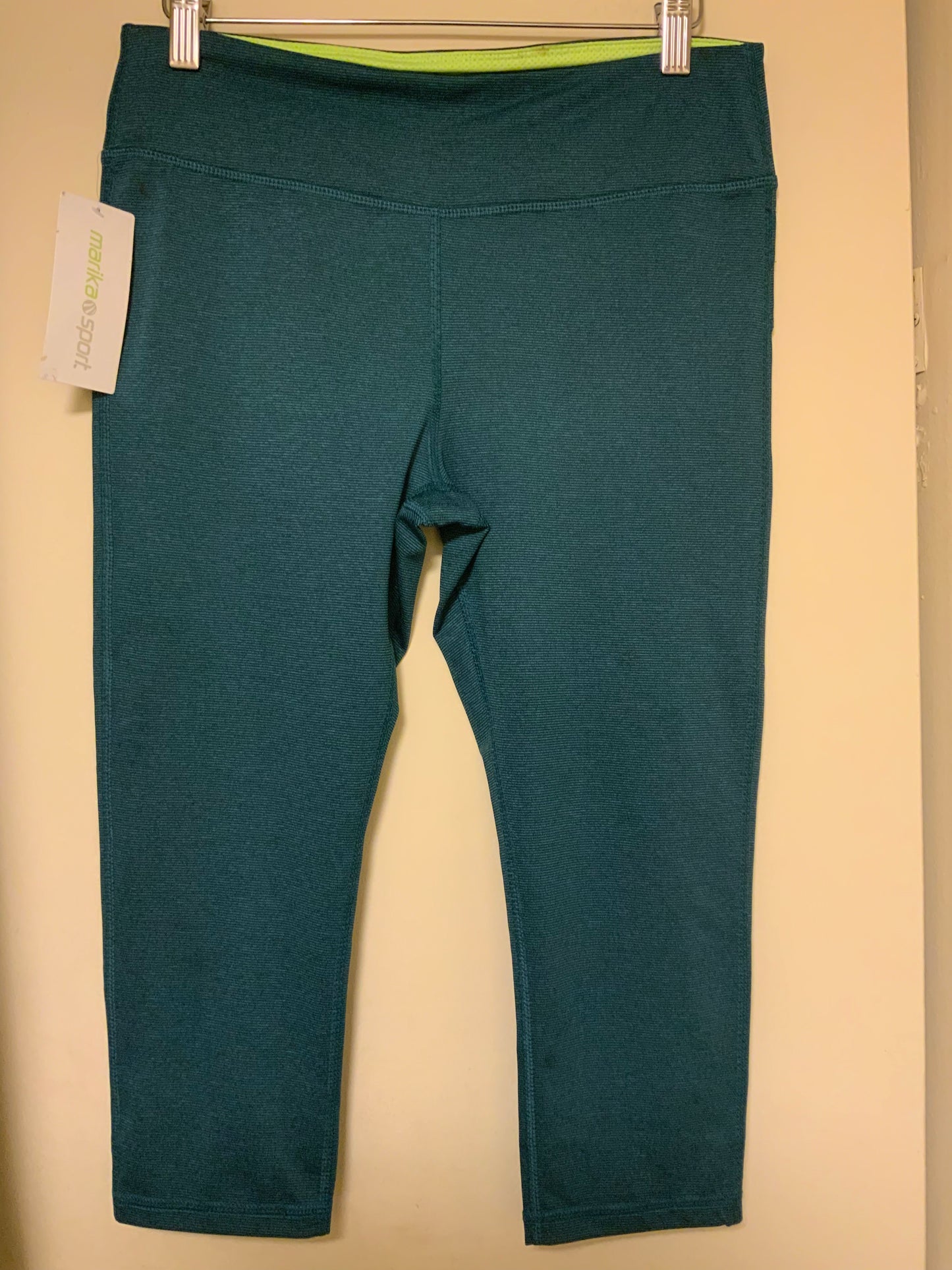 Marika Sport Solid Color Leggings in Green